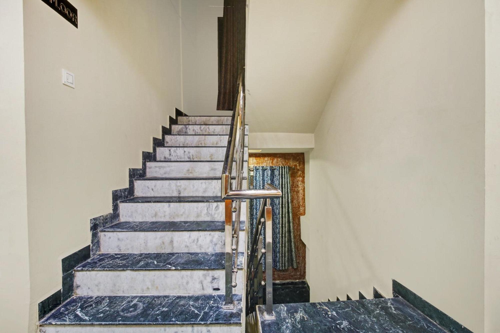 Super Collection O The Wishtler Hotel Bhopal Buitenkant foto
